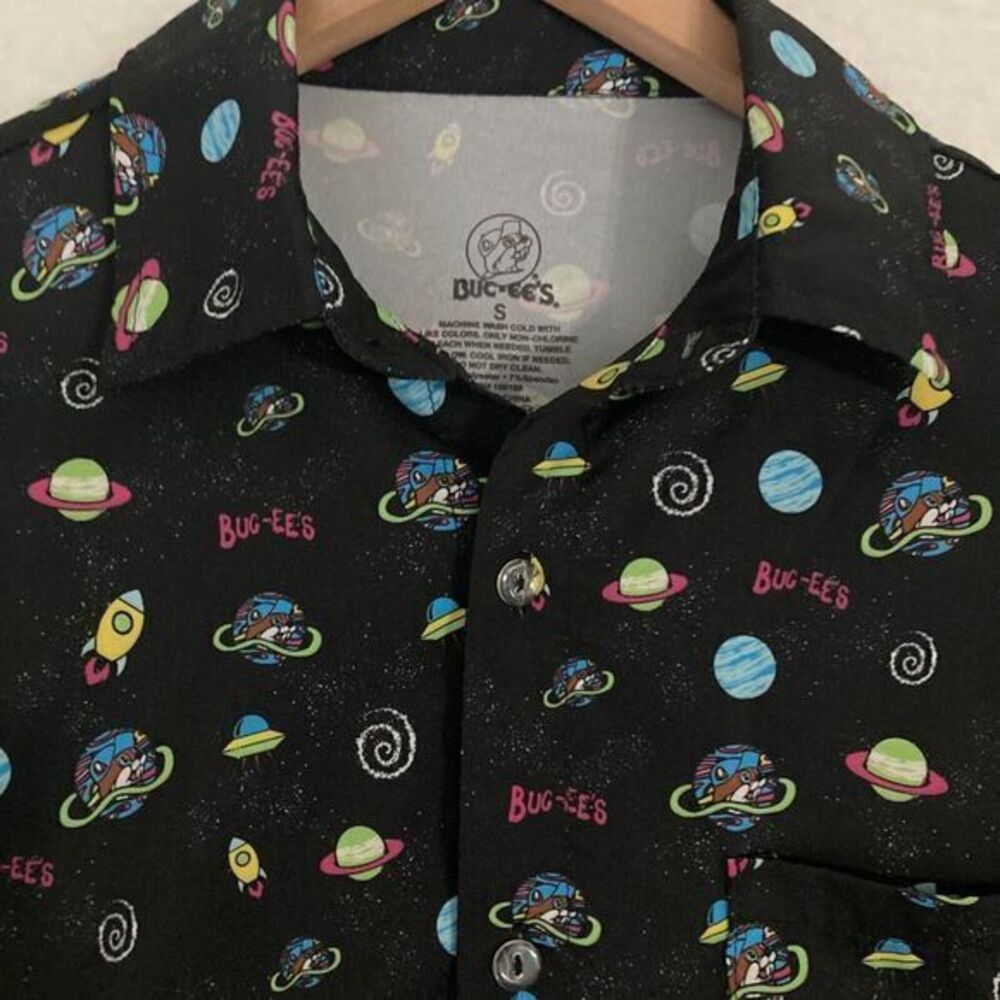Buc-ees Shirt Mens S Short Sleeve Button Up Space Planets UFO Rocket Galaxy Camp